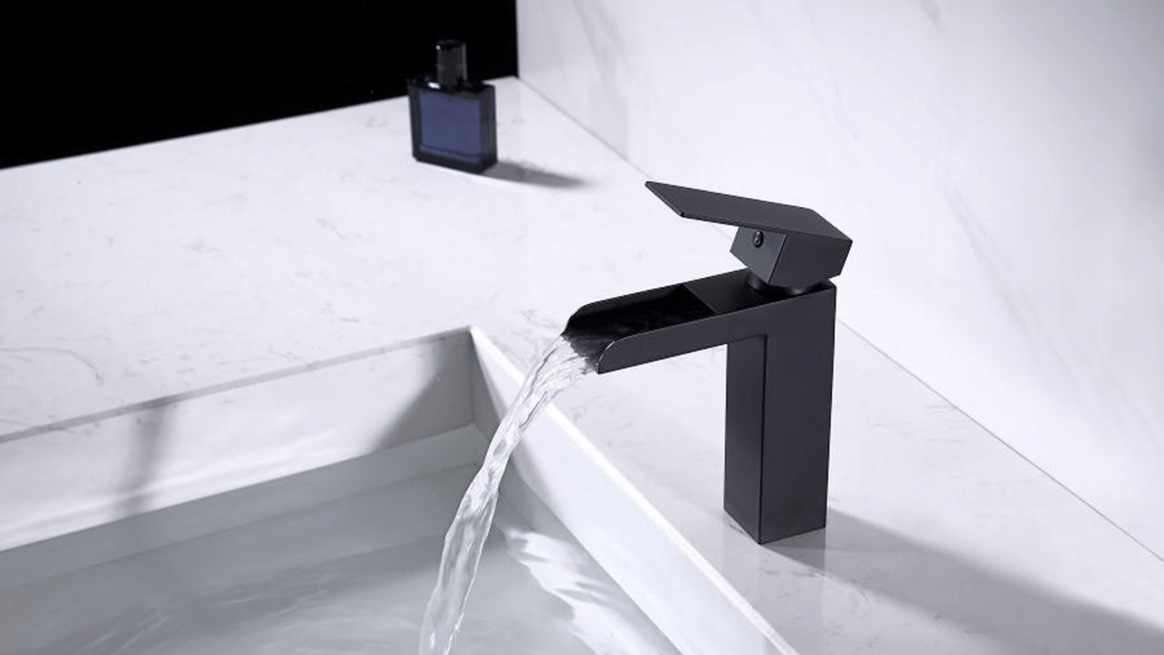 Nelli Single Hole Modern Waterfall Faucet in Matte Black | Moreno Bath